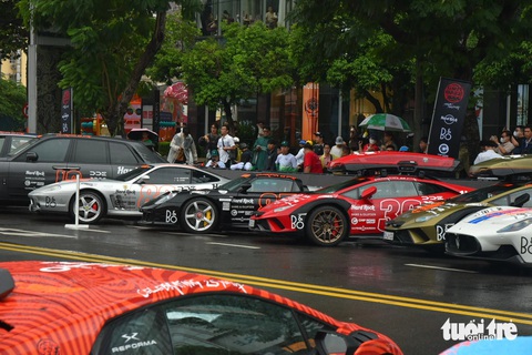 Cận cảnh dàn xe tham gia Gumball 3000: Đủ siêu xe đến siêu SUV, có cả bản giới hạn, bán tải và 2 xe VinFast- Ảnh 26. Dàn xe bạc tỉ của Gumball 3000 lăn bánh khỏi Việt Nam, thu hút sự chú ý giới chơi xe toàn cầu - Ảnh 14.