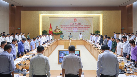 Chính phủ họp khôi phục sau bão lũ: 'Làm việc vì tình dân tộc, nghĩa đồng bào' - Ảnh 1.