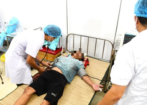 Bệnh xá đảo Sơn Ca cấp cứu ngư dân bị đột quỵ não - Ảnh 1. Bệnh xá đảo Sơn Ca cấp cứu ngư dân bị đột quỵ não - Ảnh 1.