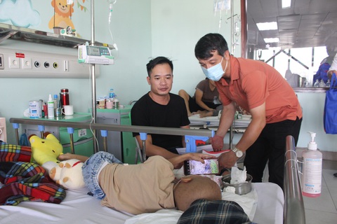 Mang trung thu yêu thương đến bệnh nhi ung thư tại Hà Nội - Ảnh 3. Mang trung thu yêu thương đến bệnh nhi ung thư tại Hà Nội - Ảnh 3.