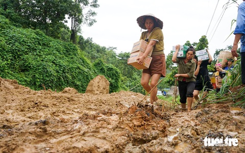 Tuổi Trẻ công bố các chương trình tái thiết cho đồng bào vùng bão lũ - Ảnh 5. Tuổi Trẻ công bố các chương trình tái thiết cho đồng bào vùng bão lũ - Ảnh 5.