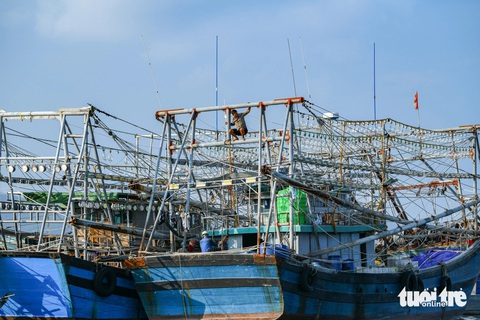 Sống sót sau 6 tiếng trôi dạt giữa tâm bão - Ảnh 7.