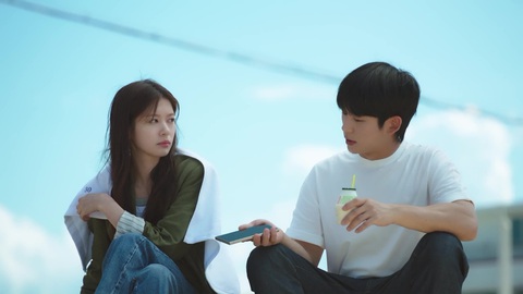 Phim mới của Jung So Min và Shin Min Ah khiến khán giả thất vọng - Ảnh 3. Phim mới của Jung So Min và Shin Min Ah khiến khán giả thất vọng - Ảnh 3.
