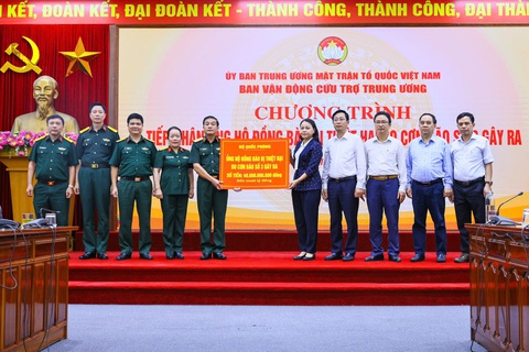 Hơn 1.300 tỉ đồng ủng hộ, công khai hơn 1.000 tỉ đồng hỗ trợ 26 địa phương bị thiệt hại do bão số 3 - Ảnh 1.