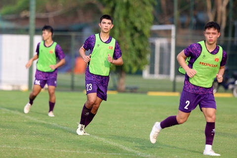 Cầu thủ Việt kiều hòa nhập nhanh với U17 Việt Nam - Ảnh 1. Cầu thủ Việt kiều hòa nhập nhanh với U17 Việt Nam - Ảnh 1.