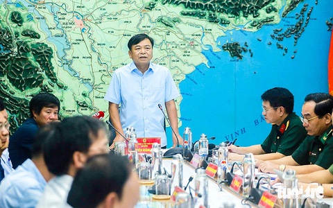 Thứ trưởng Nguyễn Hoàng Hiệp: Cẩn thận một đợt mưa lụt như năm 2020 - Ảnh 1. Thứ trưởng Nguyễn Hoàng Hiệp: Cẩn thận một đợt mưa lụt như năm 2020 - Ảnh 2.