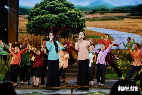 - Ảnh 1. Ca khúc Hồ Chí Minh đẹp nhất tên Người của Trần Kiết Tường sống mãi - Ảnh 1.