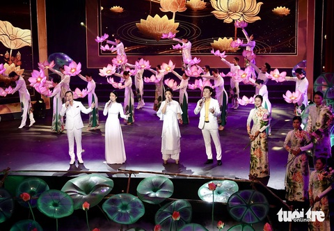 Hồ Chí Minh đẹp nhất tên Người, Anh Ba Hưng của Trần Kiết Tường sống mãi trong lòng khán giả - Ảnh 5. Ca khúc Hồ Chí Minh đẹp nhất tên Người của Trần Kiết Tường sống mãi - Ảnh 5.