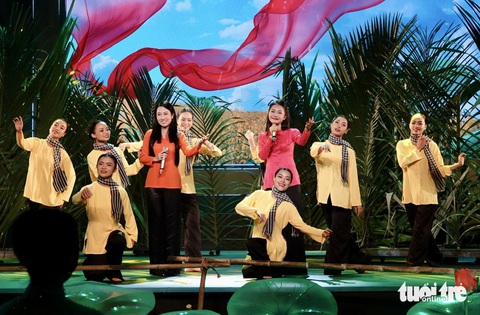 Hồ Chí Minh đẹp nhất tên Người, Anh Ba Hưng của Trần Kiết Tường sống mãi trong lòng khán giả - Ảnh 9. Ca khúc Hồ Chí Minh đẹp nhất tên Người của Trần Kiết Tường sống mãi - Ảnh 7.
