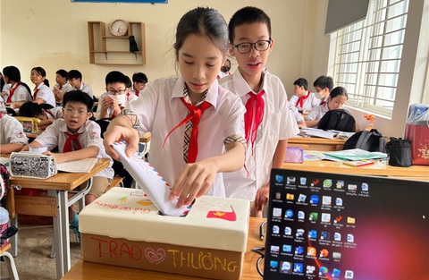 Thầy cô giáo gác việc nhà, lo việc trường lớp - Ảnh 3. Thầy cô giáo gác việc nhà, lo việc trường lớp - Ảnh 2.