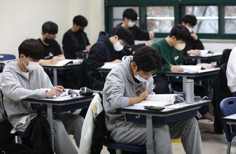 90.000 sinh viên bỏ học ở Hàn Quốc, chuyện gì xảy ra? - Ảnh 1. 90.000 sinh viên bỏ học ở Hàn Quốc, chuyện gì xảy ra? - Ảnh 1.