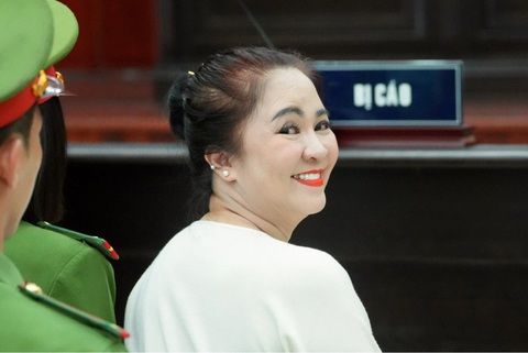 Hôm nay bà Nguyễn Phương Hằng ra tù do được giảm án - Ảnh 1.