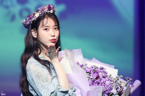 IU và RM BTS: Những ‘tấm lòng vàng’ của K-pop - Ảnh 2. IU và RM BTS: Những ‘tấm lòng vàng’ của K-pop - Ảnh 2.