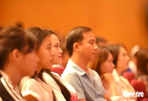 'Độc cô cầu bại' - Nguyễn Trần Duy Nhất giao lưu cùng khán giả Quy Nhơn ở buổi chiếu phim du lịch - Ảnh 2. 'Độc cô cầu bại' Nguyễn Trần Duy Nhất giao lưu cùng khán giả Quy Nhơn ở buổi chiếu phim du lịch - Ảnh 2.