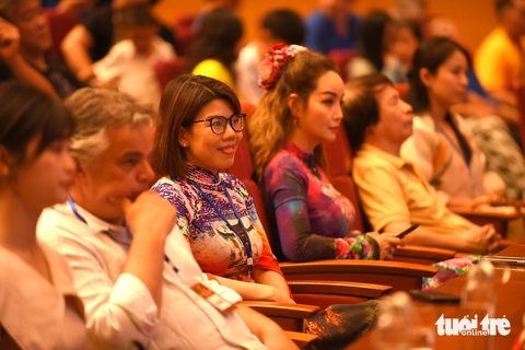 'Độc cô cầu bại' - Nguyễn Trần Duy Nhất giao lưu cùng khán giả Quy Nhơn ở buổi chiếu phim du lịch - Ảnh 4. 'Độc cô cầu bại' - Nguyễn Trần Duy Nhất giao lưu cùng khán giả Quy Nhơn tại buổi chiếu phim du lịch - Ảnh 3.