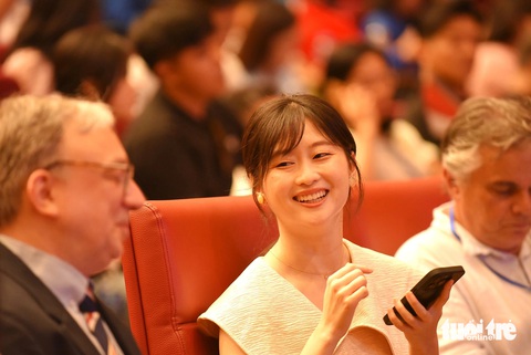 'Độc cô cầu bại' - Nguyễn Trần Duy Nhất giao lưu cùng khán giả Quy Nhơn ở buổi chiếu phim du lịch - Ảnh 7. 'Độc cô cầu bại' - Nguyễn Trần Duy Nhất giao lưu cùng khán giả Quy Nhơn tại buổi chiếu phim du lịch - Ảnh 6.