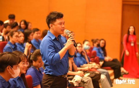 'Độc cô cầu bại' - Nguyễn Trần Duy Nhất giao lưu cùng khán giả Quy Nhơn ở buổi chiếu phim du lịch - Ảnh 8. 'Độc cô cầu bại' - Nguyễn Trần Duy Nhất giao lưu cùng khán giả Quy Nhơn tại buổi chiếu phim du lịch - Ảnh 7.