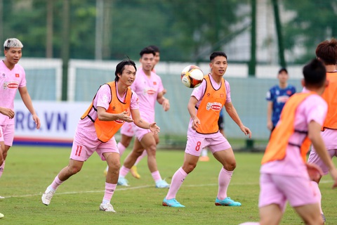 Đội tuyển Việt Nam vui vẻ tập luyện trong ngày nghỉ lễ - Ảnh 1. Đội tuyển Việt Nam vui vẻ tập luyện trong ngày nghỉ lễ - Ảnh 1.