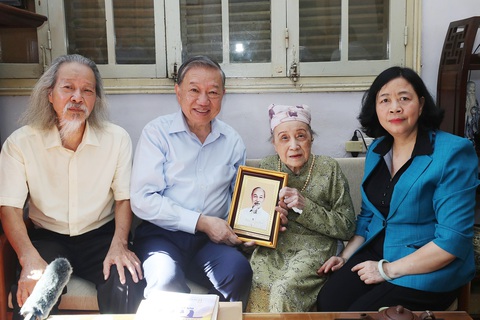Tổng Bí thư, Chủ tịch nước Tô Lâm tri ân cố nhạc sĩ Văn Cao và cố họa sĩ Bùi Trang Chước - Ảnh 2. Tổng Bí thư, Chủ tịch nước Tô Lâm tri ân cố nhạc sĩ Văn Cao và cố họa sĩ Bùi Trang Chước - Ảnh 3.