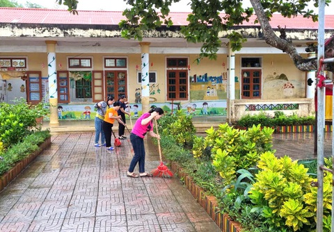 Mưa lớn, gần 12.000 học sinh Hà Tĩnh nghỉ học, nhiều người dân di dời - Ảnh 2. Mưa lớn, gần 12.000 học sinh Hà Tĩnh nghỉ học, nhiều người dân di dời - Ảnh 2.