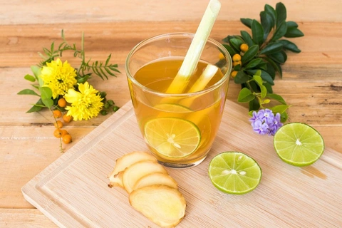 Có nên uống nước chanh mật ong mỗi ngày? - Ảnh 1. Có nên uống nước chanh mật ong mỗi ngày? - Ảnh 1.