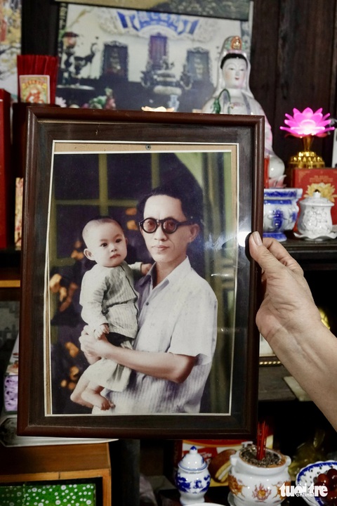 Nhà cổ Vương Hồng Sển: Mưa dột, kèo nhà bị mối mọt ăn - Ảnh 5. Nhà cổ Vương Hồng Sển: Mưa dột, kèo nhà bị mối mọt ăn - Ảnh 5.