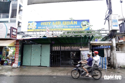 Nhà cổ Vương Hồng Sển: Mưa dột, kèo nhà bị mối mọt ăn - Ảnh 8. Đến nhà cổ Vương Hồng Sển sau quyết định cưỡng chế: Mưa dột, kèo nhà mối mọt, không còn cổ vật - Ảnh 8.