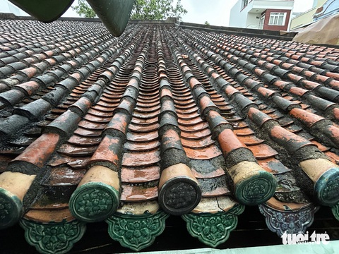 Nhà cổ Vương Hồng Sển: Mưa dột, kèo nhà bị mối mọt ăn - Ảnh 13. Nhà cổ Vương Hồng Sển: Mưa dột, kèo nhà bị mối mọt ăn - Ảnh 13.