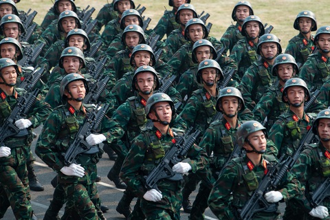 Đề xuất tăng tuổi nghỉ hưu, thăng quân hàm, nâng lương trước thời hạn của sĩ quan quân đội - Ảnh 2.
