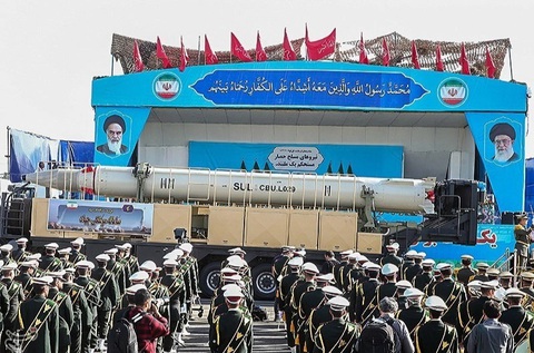 Iran giới thiệu vũ khí mới giữa lúc Trung Đông sục sôi căng thẳng - Ảnh 1. Iran giới thiệu vũ khí mới giữa lúc Trung Đông sục sôi căng thẳng - Ảnh 1.