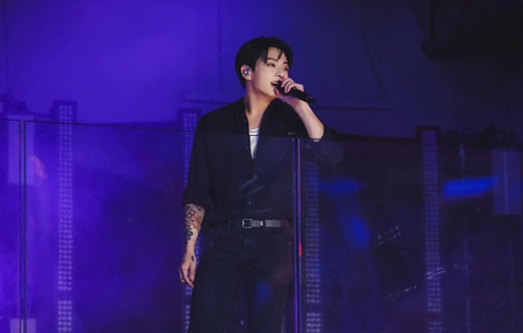 Hành trình Jungkook vượt qua cái bóng khổng lồ của BTS trong I am still - Ảnh 3. Hành trình Jungkook vượt qua cái bóng khổng lồ của BTS trong I am still - Ảnh 3.