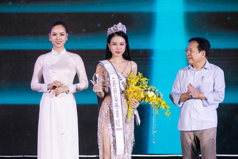 Hoa hậu Du lịch Việt Nam toàn cầu diễn ra trong mưa, Võ Cao Kỳ Duyên đăng quang - Ảnh 3. Hoa hậu Du lịch Việt Nam toàn cầu diễn ra trong mưa, Võ Cao Kỳ Duyên đăng quang - Ảnh 3.