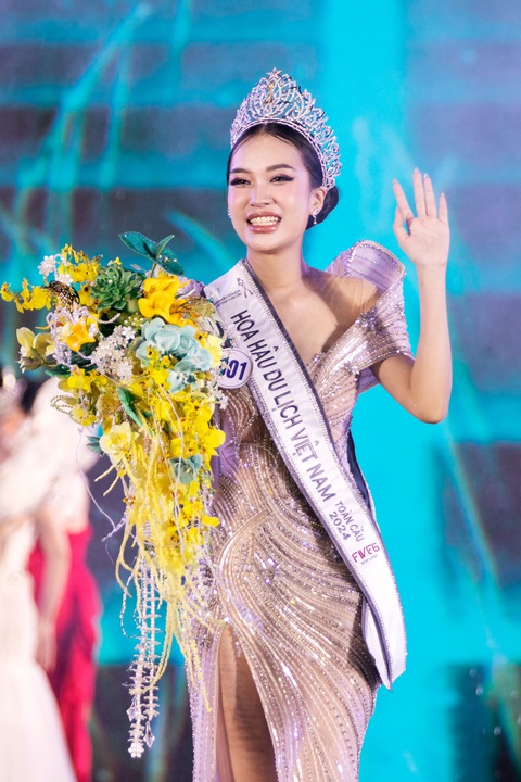 Hoa hậu Du lịch Việt Nam toàn cầu diễn ra trong mưa, Võ Cao Kỳ Duyên đăng quang - Ảnh 2. Hoa hậu Du lịch Việt Nam toàn cầu diễn ra trong mưa, Võ Cao Kỳ Duyên đăng quang - Ảnh 2.