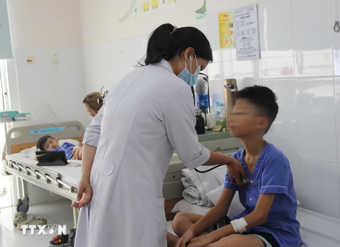 Hơn 70 người một xã nhập viện cùng triệu chứng, chưa rõ nguyên nhân - Ảnh 1. Hơn 70 người một xã ốm cùng triệu chứng, chưa rõ nguyên nhân - Ảnh 1.