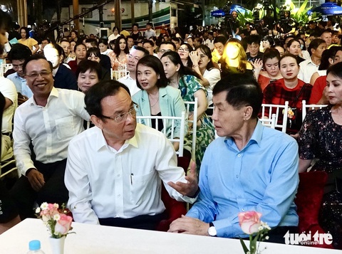 Đêm nhạc Nghĩa tình phương Nam quyên góp được … ủng hộ đồng bào Lào Cai - Ảnh 2. Đêm nhạc Nghĩa tình phương Nam quyên góp được hơn 5 tỉ đồng ủng hộ đồng bào Lào Cai - Ảnh 2.