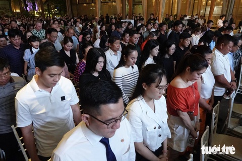 Đêm nhạc Nghĩa tình phương Nam quyên góp được … ủng hộ đồng bào Lào Cai - Ảnh 3. Đêm nhạc Nghĩa tình phương Nam quyên góp được hơn 5 tỉ đồng ủng hộ đồng bào Lào Cai - Ảnh 3.