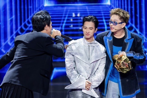 Bùng nổ tranh luận khi lồng ghép cải lương vào Rap Việt; B Ray làm huấn luyện viên - Ảnh 2. Rap Việt mở màn náo động: B Ray vẫn làm huấn luyện viên, thí sinh hát cải lương, rap tiếng Nghệ - Ảnh 2.