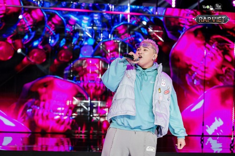 Rap Việt khai màn với những dấu ấn văn hóa truyền thống Việt Nam - Ảnh 5. Rap Việt 2024 khai màn, dàn HLV hào phóng dùng 'bảo bối' mới - Ảnh 5.