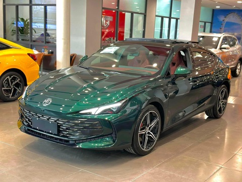 MG7 mới ra mắt đã giảm giá ở đại lý: Còn từ 688 triệu đồng, chung phân khúc Mazda6 nhưng rẻ ngang Mazda3- Ảnh 2. Tin tức giá xe: MG7 giảm giá tại đại lý, đối đầu Mazda6 bằng giá ngang Mazda3 - Ảnh 1.
