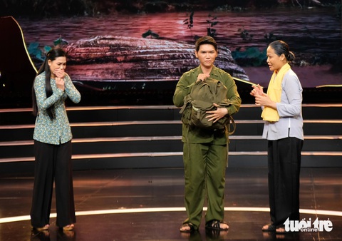 Chuông vàng vọng cổ: Kim Phương thấy bi kịch khi thí sinh không làm khán giả khóc! - Ảnh 3. Chuông vàng vọng cổ: Kim Phương thấy bi kịch khi thí sinh không làm khán giả khóc! - Ảnh 2.