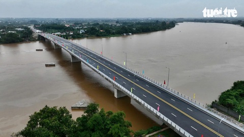 Cầu Bạch Đằng 2 nối Bình Dương và Đồng Nai chính thức thông xe - Ảnh 1. Cầu Bạch Đằng 2 nối Bình Dương và Đồng Nai chính thức thông xe - Ảnh 1.