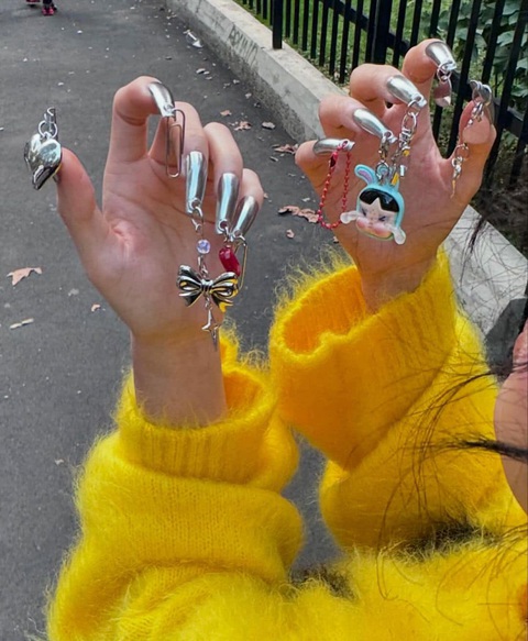 Châu Bùi liên tục gây 'wow' khi khoe bộ nails đính các nhân vật popmart - Ảnh 5. Châu Bùi liên tục gây 'wow' khi khoe bộ móng đính các nhân vật popmart - Ảnh 5.