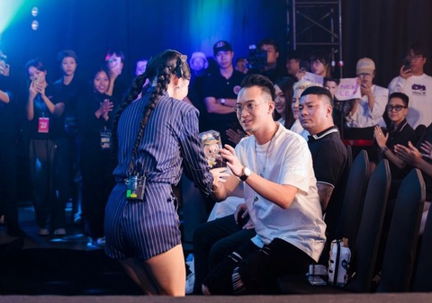 Nghệ sĩ tham gia đấu giá hàng trăm triệu để ủng hộ đồng bào miền Bắc - Ảnh 2. Nghệ sĩ tham gia đấu giá hàng trăm triệu để ủng hộ đồng bào miền Bắc - Ảnh 2.