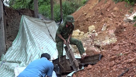 Sạt lở đất gần khu dân cư ở Thanh Hóa, di dời khẩn cấp 37 hộ dân - Ảnh 6.