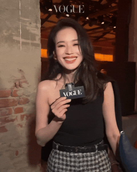 Thư Kỳ gây ngỡ ngàng với diện mạo trẻ trung tại Tuần lễ Thời trang Milan - Ảnh 3. Thư Kỳ gây ngỡ ngàng với diện mạo trẻ trung tại Tuần lễ Thời trang Milan - Ảnh 3.