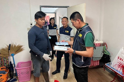 'Bác sĩ' 36 tuổi có kinh nghiệm 20 năm mới học hết lớp 9 - Ảnh 1.