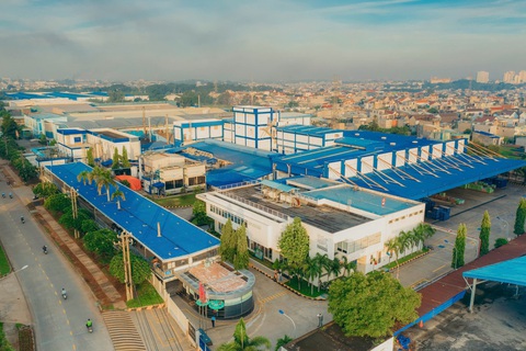 Khám phá nhà máy xanh: Nestlé Bình An và hành trình giảm 700 tấn rác thải nhựa mỗi năm - Ảnh 1.