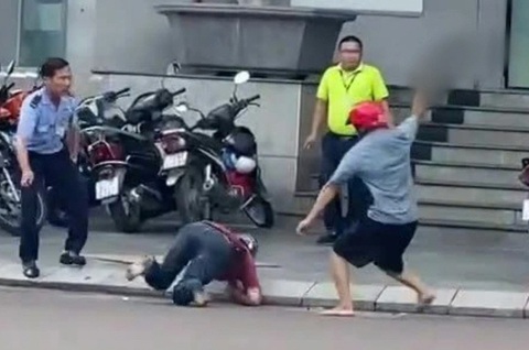 Vụ em cầm dao chém anh trai giữa đường: Người anh đã khỏe và xuất viện - Ảnh 1. Em chém anh ruột giữa phố Quy Nhơn: Do mẫu thuẫn sinh hoạt khi ở chung - Ảnh 1.