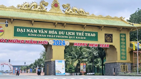 Bà Nguyễn Phương Hằng trở lại điều hành khu du lịch Đại Nam - Ảnh 1. Bà Nguyễn Phương Hằng trở lại điều hành khu du lịch Đại Nam - Ảnh 1.