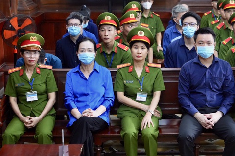 Xuất hiện người bí ẩn muốn cho bà Trương Mỹ Lan mượn tiền để trả nợ cho các trái chủ - Ảnh 1. Xuất hiện người muốn cho bà Trương Mỹ Lan mượn tiền để trả nợ cho các trái chủ - Ảnh 1.